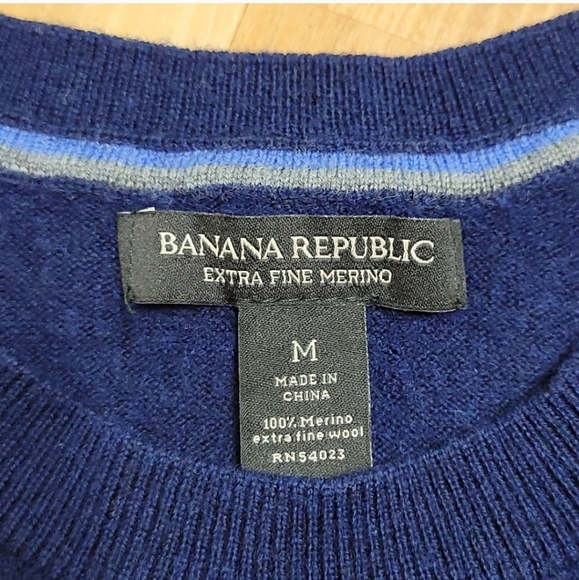 Banana Republic 100 % Extra Fine Merino Wool Sweater - Picture 5 of 6